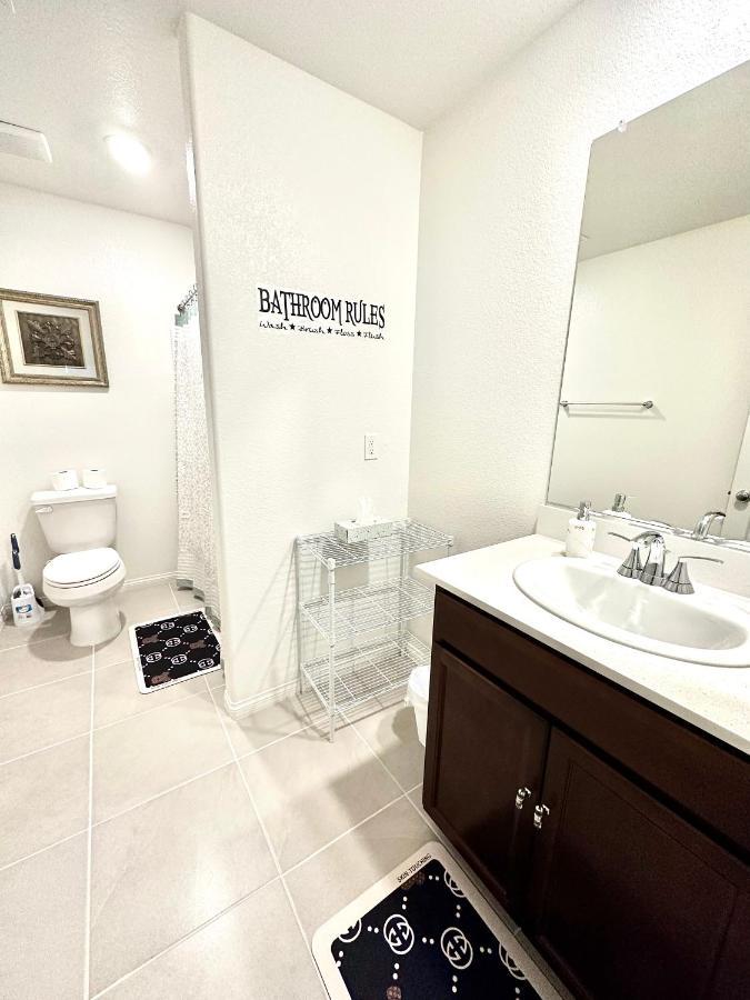 Spacious House, 5 Bedrooms, Sleeps 12, Near Vegas Strip And Airport Holiday home